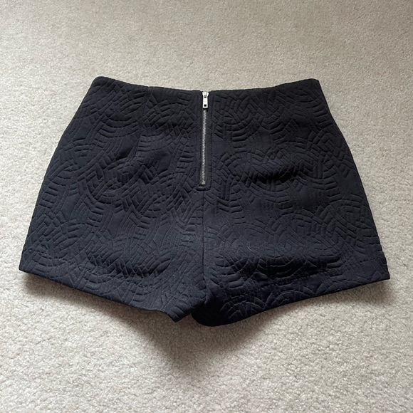 🗄️ Quilted Shorts - Picture 2 of 4